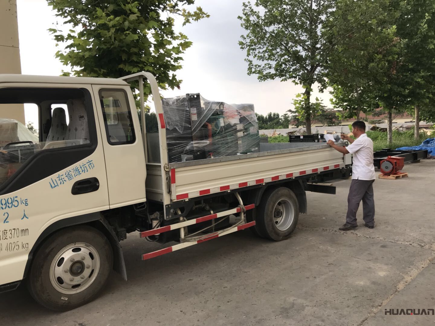  喬先生的一臺(tái)HQ30GF標(biāo)配型柴油發(fā)電機(jī)組已于7月16號(hào)發(fā)往遼寧