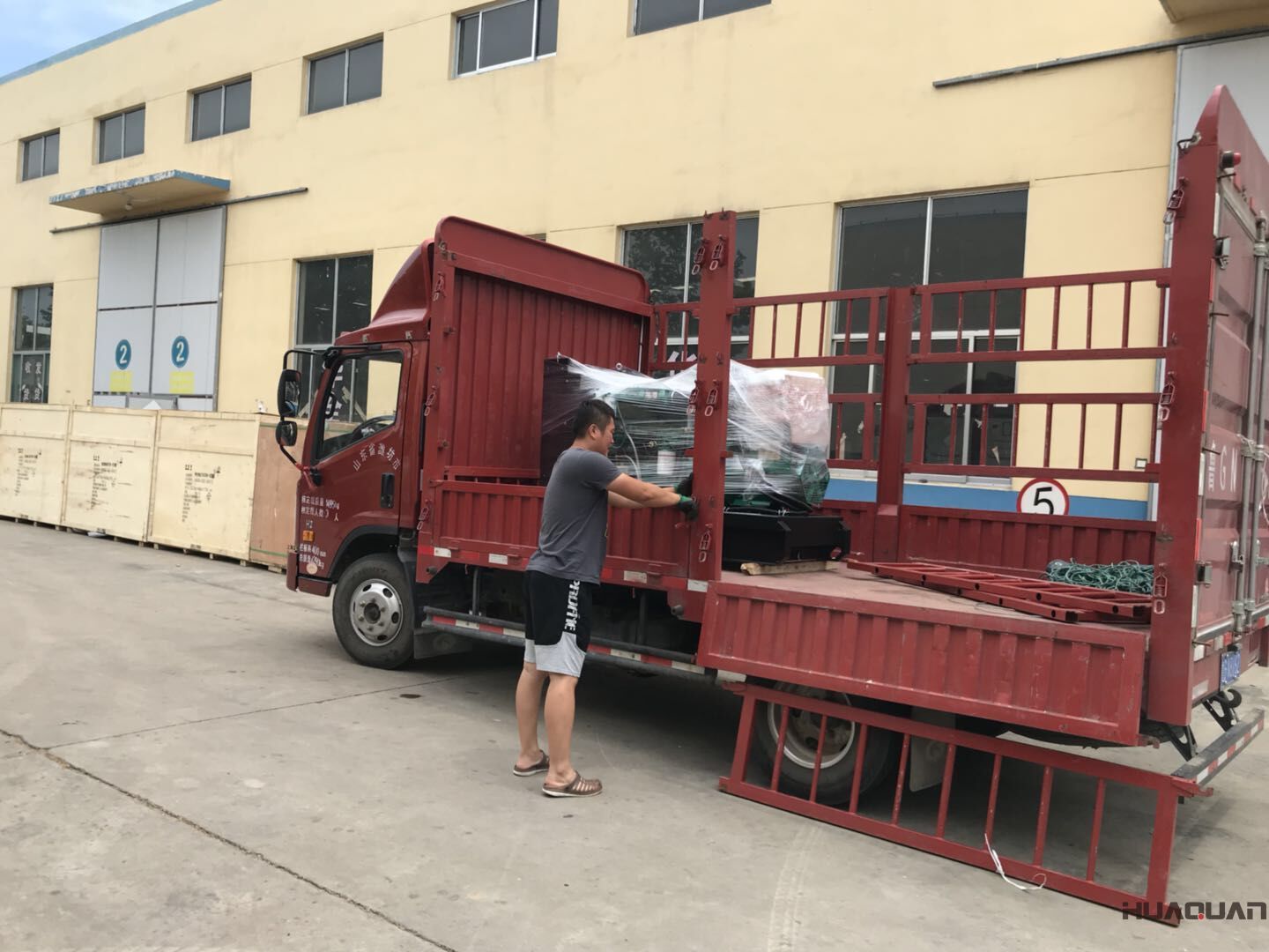 一臺30kw標配柴油發(fā)電機組于8月30日順利發(fā)往湖北省