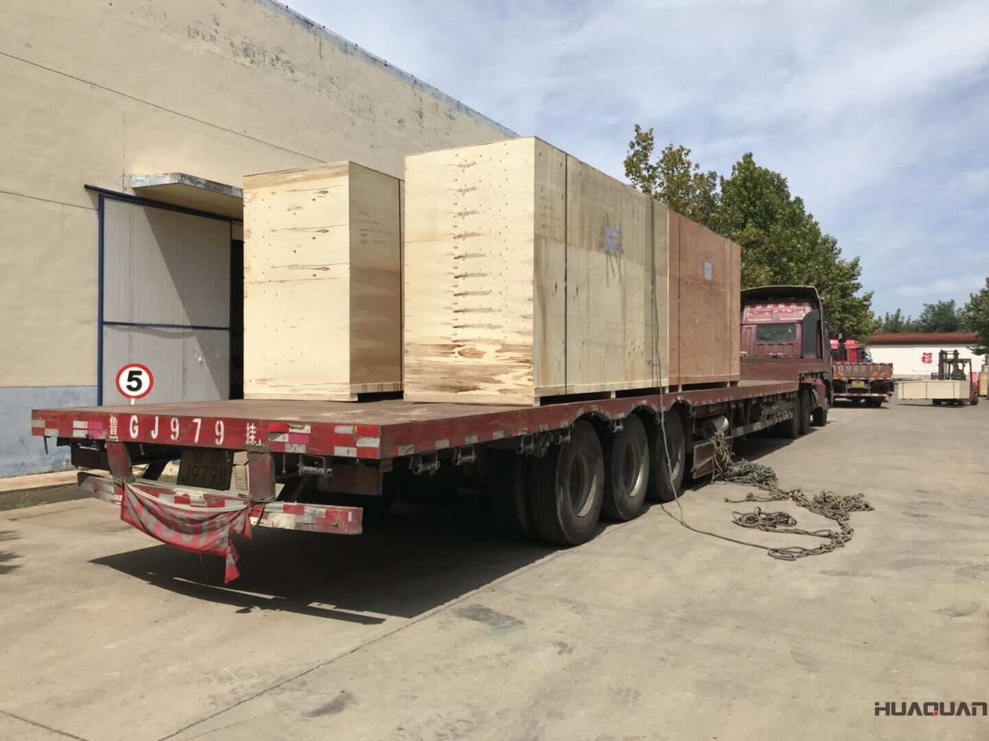 9月3日50kw和250kw兩臺立柜四保護柴油發(fā)電機組發(fā)往廣東