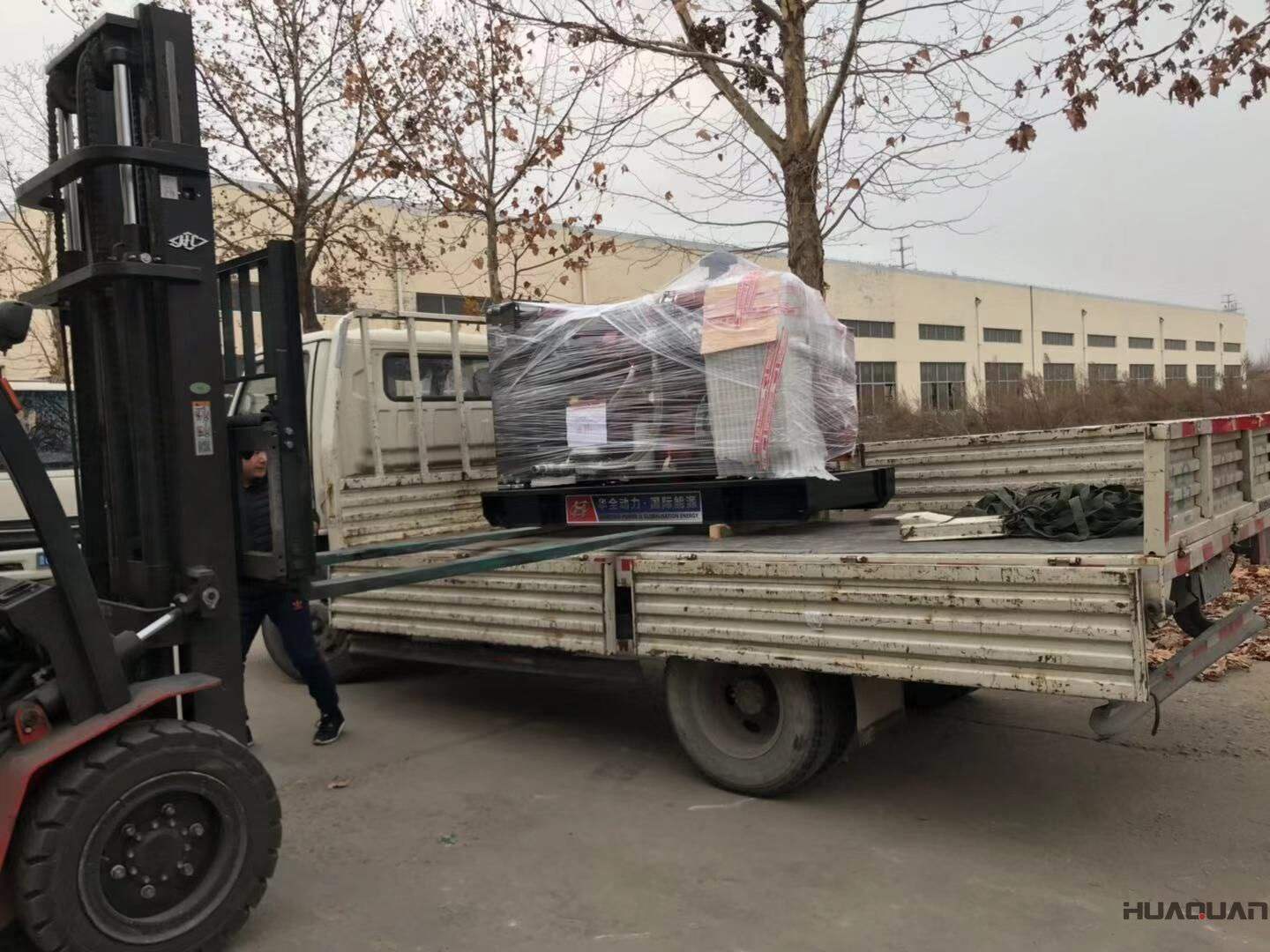 11月11日，一臺(tái)50kw標(biāo)配柴油發(fā)電機(jī)組已從華全動(dòng)力順利發(fā)往河北省