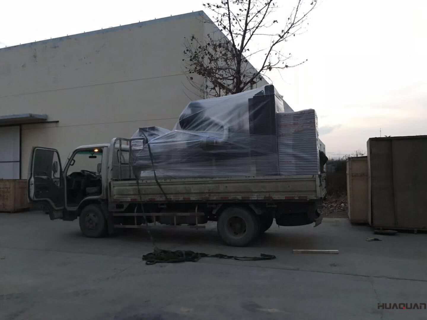 天津聶先生11月17日從華全動(dòng)力采購的一臺(tái)500kw箱式自啟動(dòng)柴油發(fā)電機(jī)組已于當(dāng)天成功發(fā)往目的地