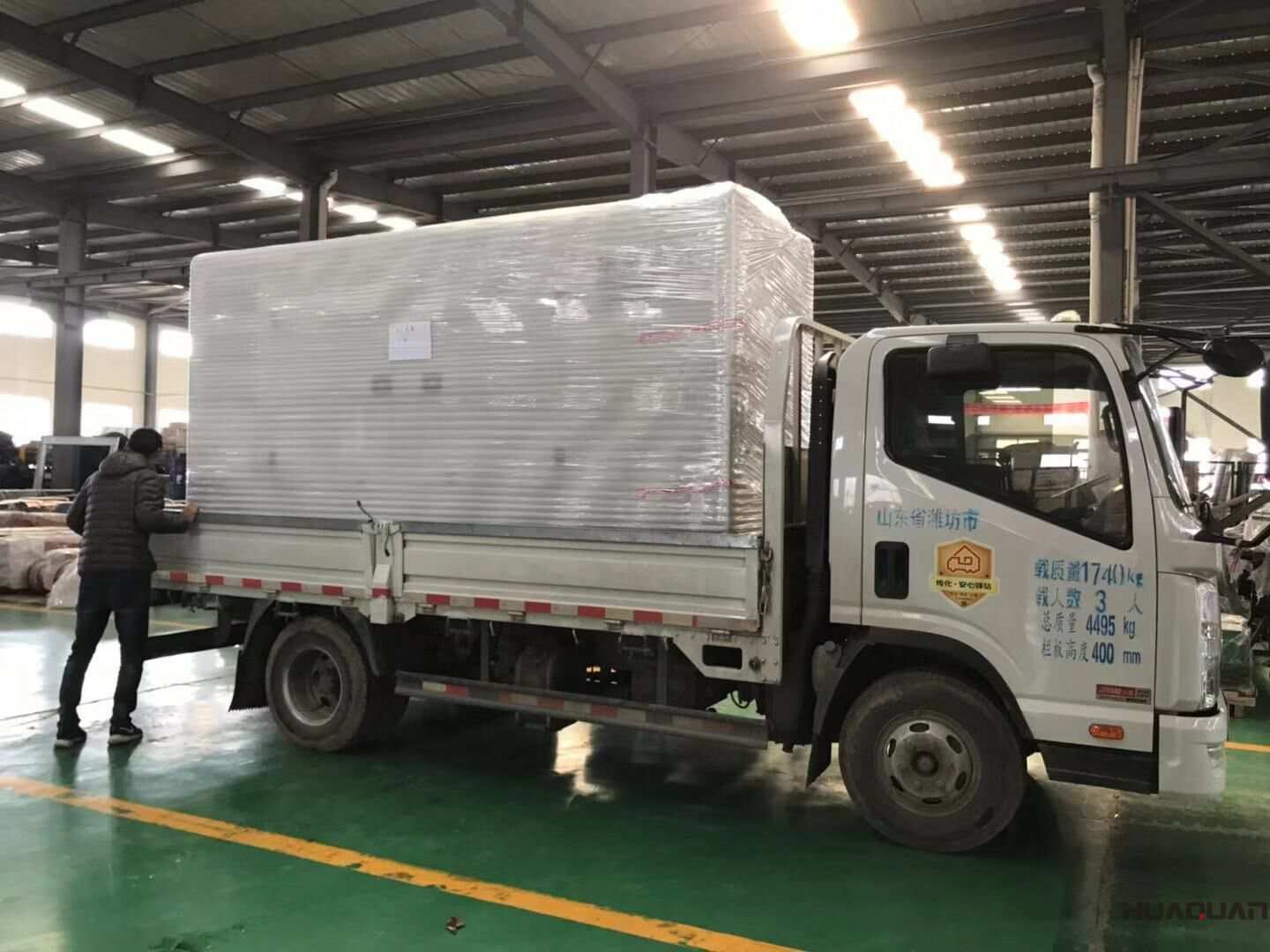 河北杜先生從華全動(dòng)力采購的一臺(tái)150kw立柜四保護(hù)柴油發(fā)電機(jī)組已于11月21日成功發(fā)貨